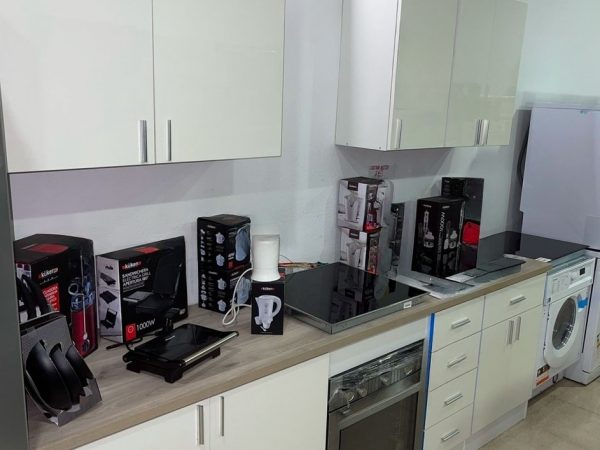 Modelo de Cocina recta o en L PRECIO: Desde 700€